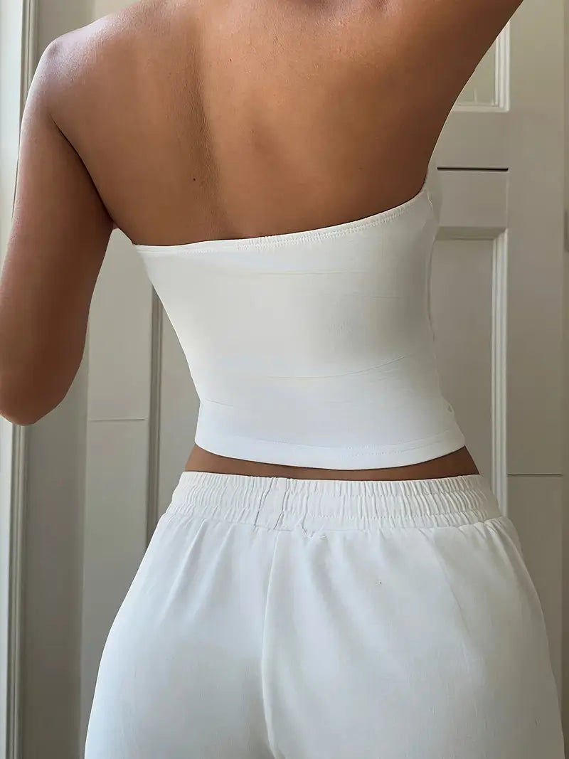 Short Top With a Delicate Lily Floral Print.